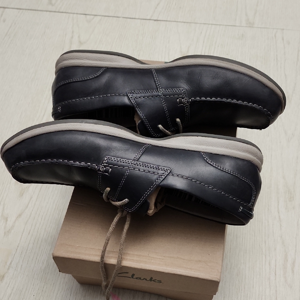 Clarks Men’s Black Leather Boat Shoes with Tan Laces - Picture 8 of 8